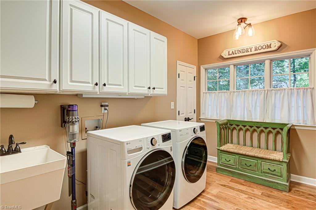 8065 Lasater Road Clemmons, NC 27012 - Photo 22 of 39 Laundry Room, washer and dryer to remain with the property