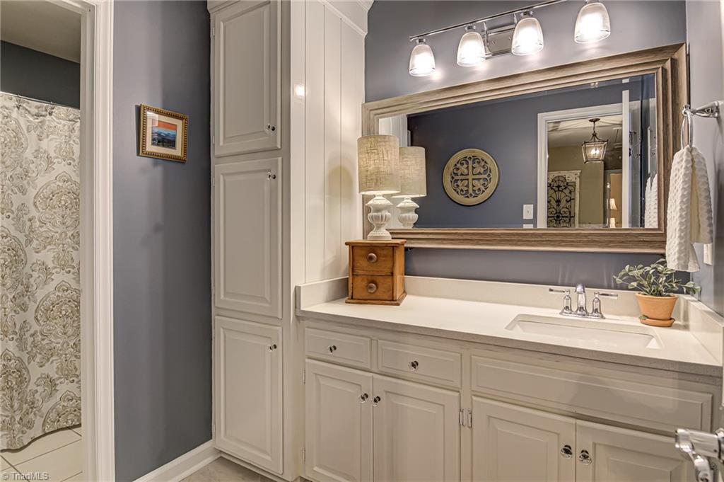 8065 Lasater Road Clemmons, NC 27012 - Photo 26 of 39 Hall bath on the 2nd level