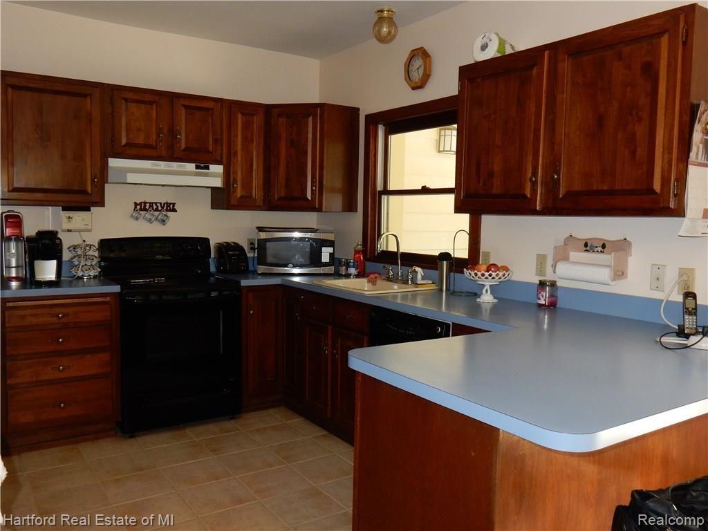 2470 Charms Road Wixom, MI 48393 - Photo 4 of 33 DSCN2158.JPG