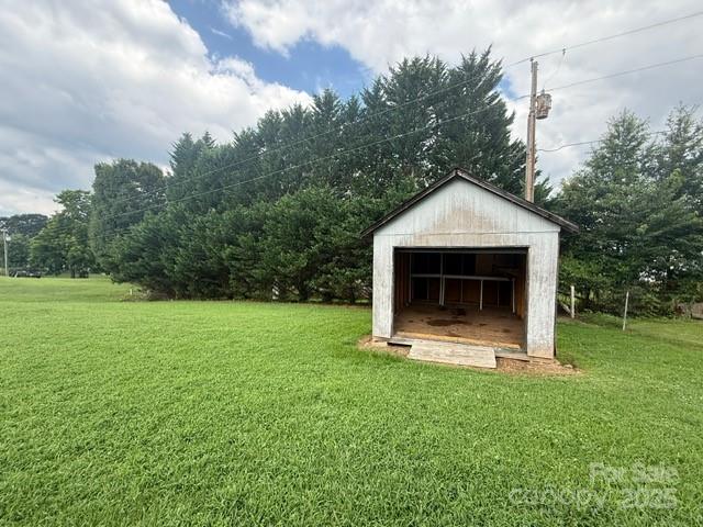 2205 Olde Well Road Hudson, NC 28638 - Photo 23 of 23 a front view of a house with garden