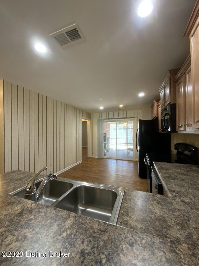 6504 Renate Road Louisville, KY 40291 - Photo 8 of 30 2B3CB9D2-0761-4940-BEF6-62FD5CE74E0C_1_1