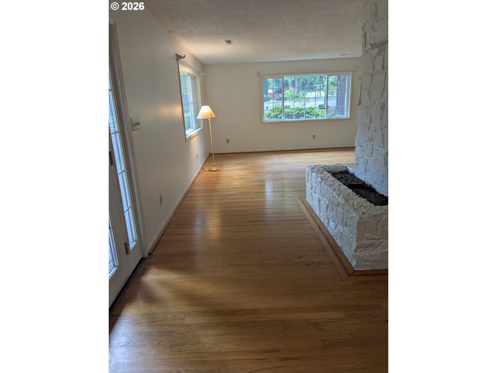 15341 South Hattan Road Oregon City, OR 97045 - Photo 11 of 41 Living Room