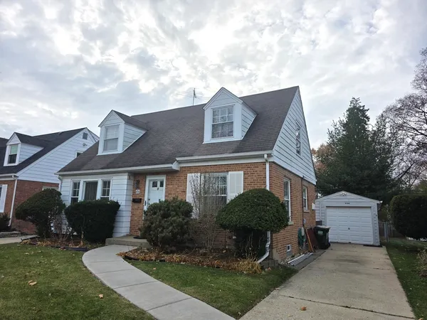 $2,895 | 436 South Arlington Heights Road, Arlington Heights, IL 60005