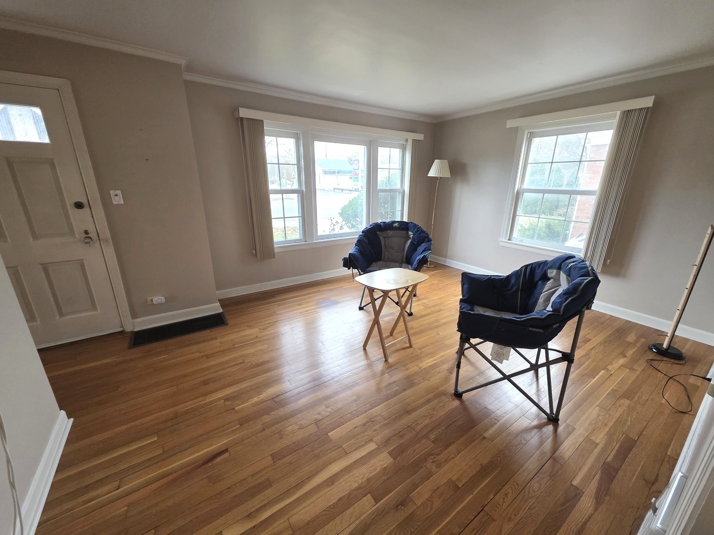 436 South Arlington Heights Road Arlington Heights, IL 60005 - Photo 5 of 16 a living room with furniture and a window