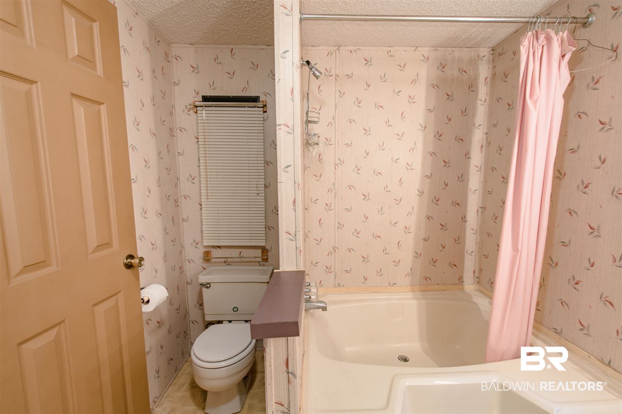 19253 North East River Road Silverhill, AL 36576 - Photo 31 of 49 Garden Tub