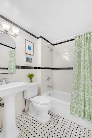 $669,000 | 22 Irving Place, Unit 1E | Gramercy