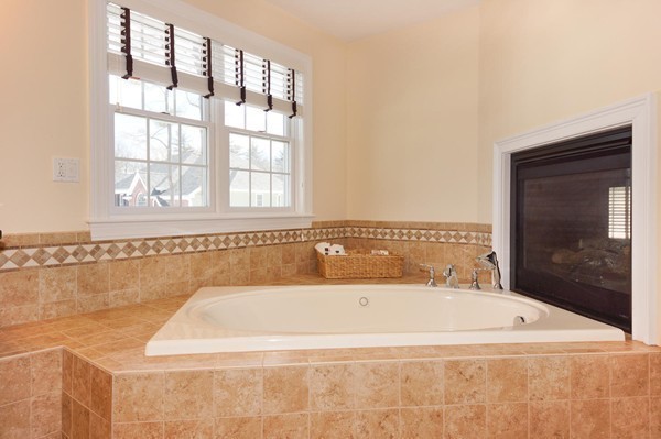 71 Mohawk Path Holliston, MA 01746 - Photo 18 of 28 Gallery Image 18