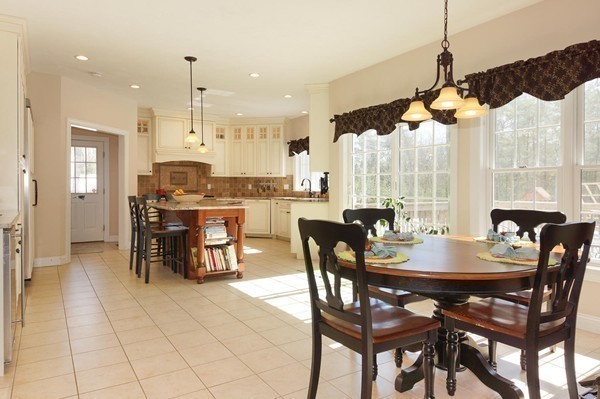 71 Mohawk Path Holliston, MA 01746 - Photo 4 of 28 Gallery Image 4