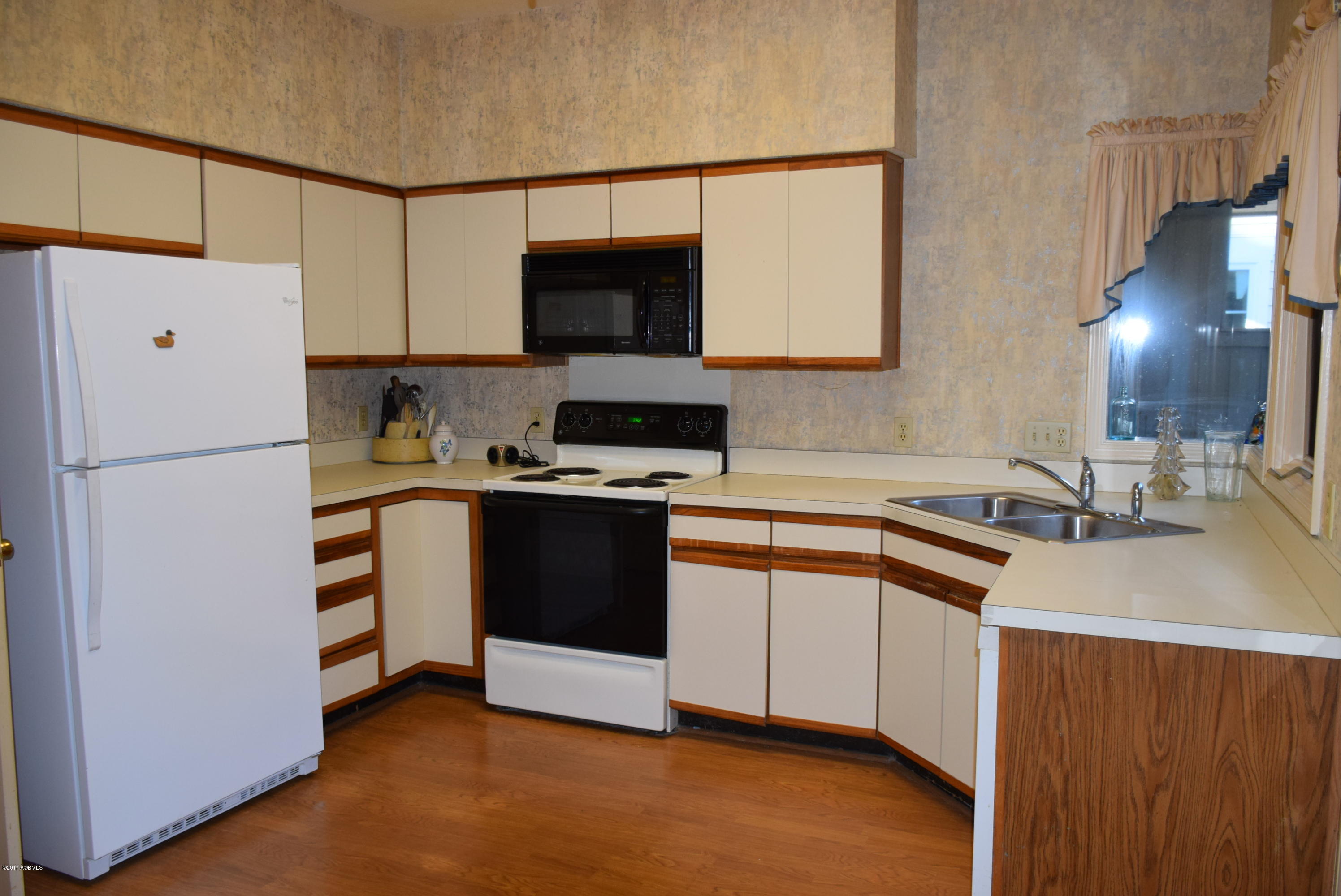 674 South Reeve Road St. Helena Island, SC 29920 - Photo 5 of 11 DSC_0011