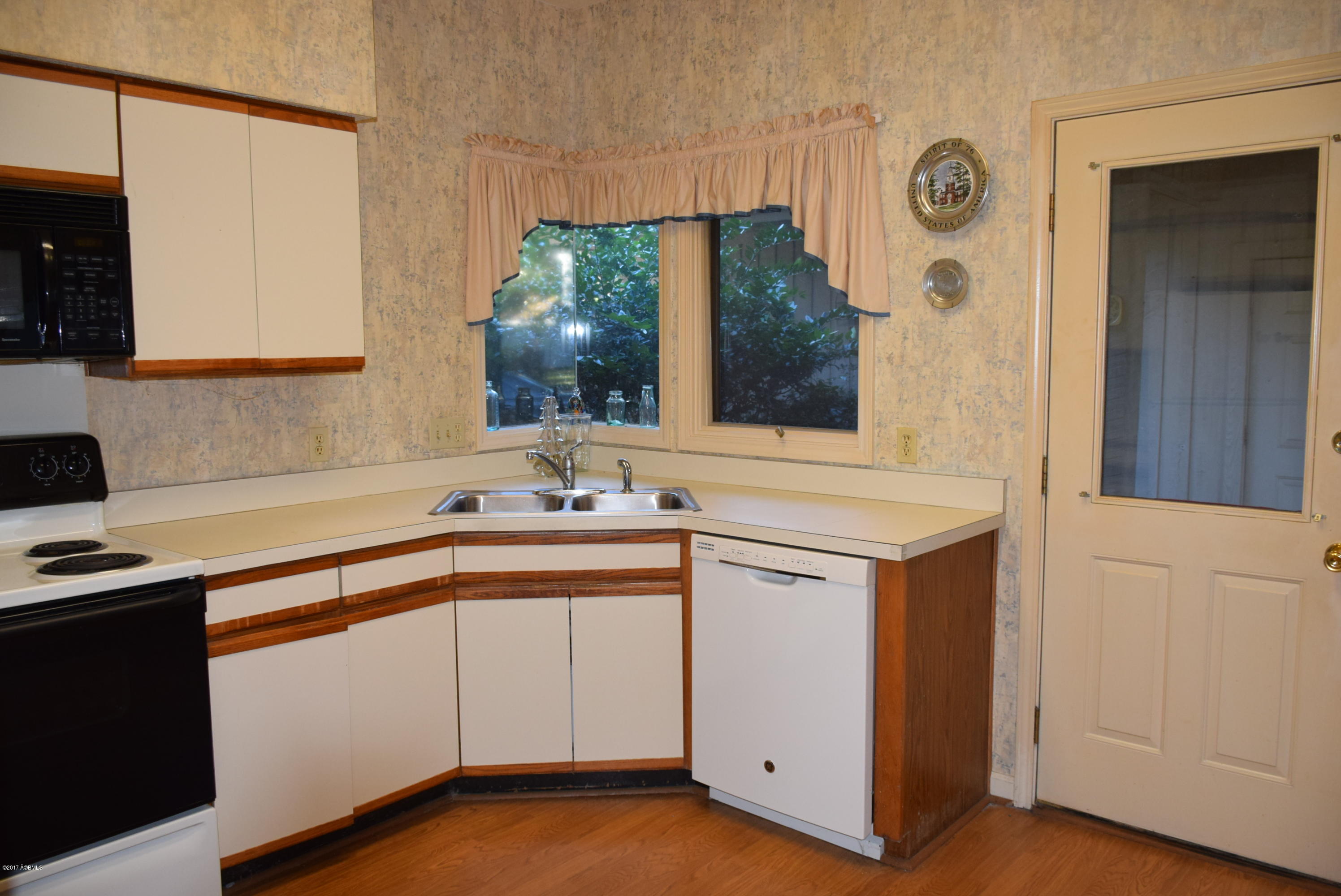 674 South Reeve Road St. Helena Island, SC 29920 - Photo 6 of 11 DSC_0009