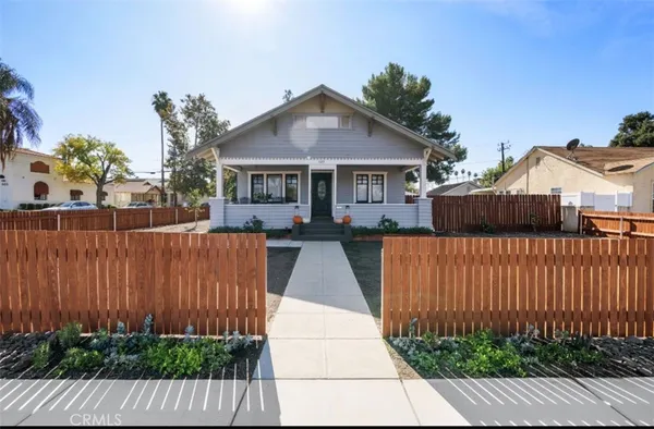 $1,950 | 529 East Latham Avenue, Hemet, CA 92543