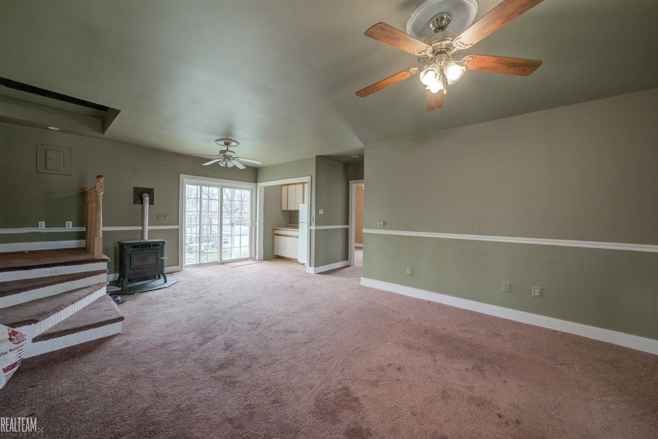 37820 Division Road Richmond, MI 48062 - Photo 5 of 39 31346131-4.JPG
