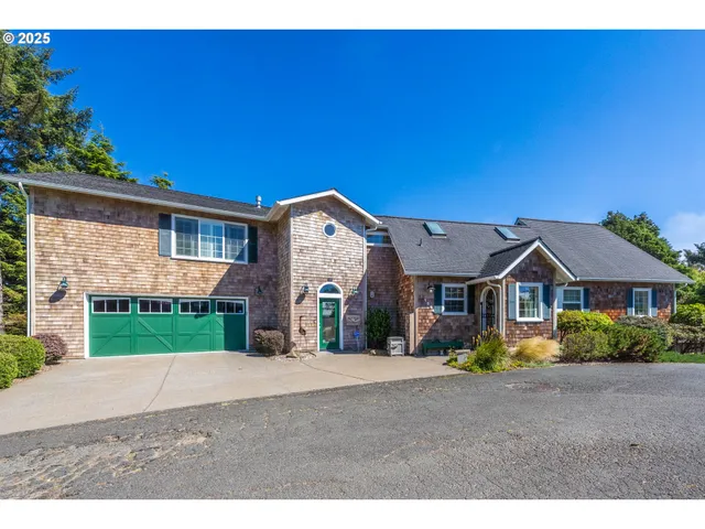 $1,350,000 | 1004 Southwest 10th Place, Lincoln City, OR 97367