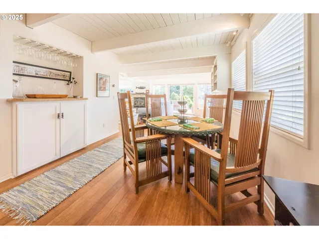 $1,350,000 | 1004 Southwest 10th Place, Lincoln City, OR 97367