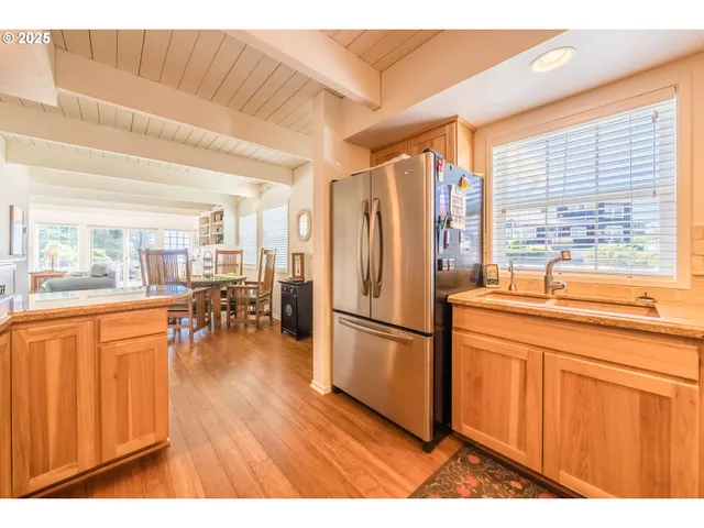 $1,350,000 | 1004 Southwest 10th Place, Lincoln City, OR 97367