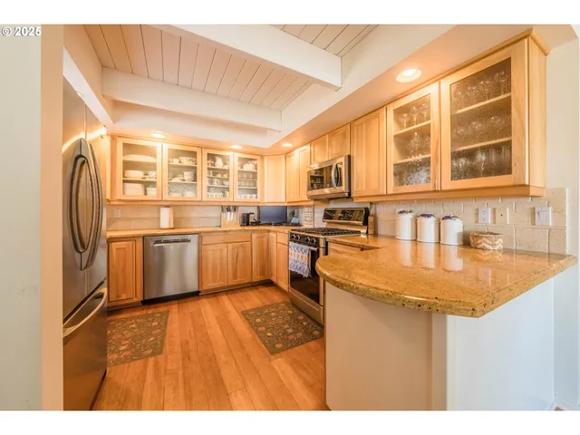 $1,350,000 | 1004 Southwest 10th Place, Lincoln City, OR 97367