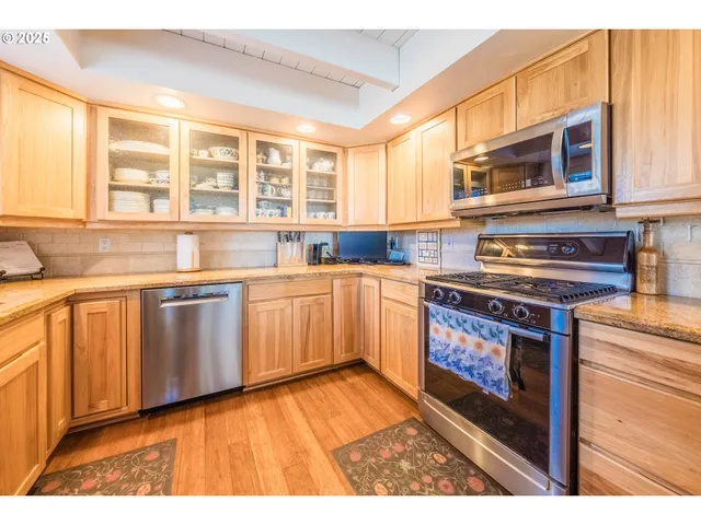 $1,350,000 | 1004 Southwest 10th Place, Lincoln City, OR 97367