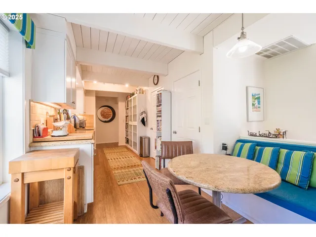 $1,350,000 | 1004 Southwest 10th Place, Lincoln City, OR 97367