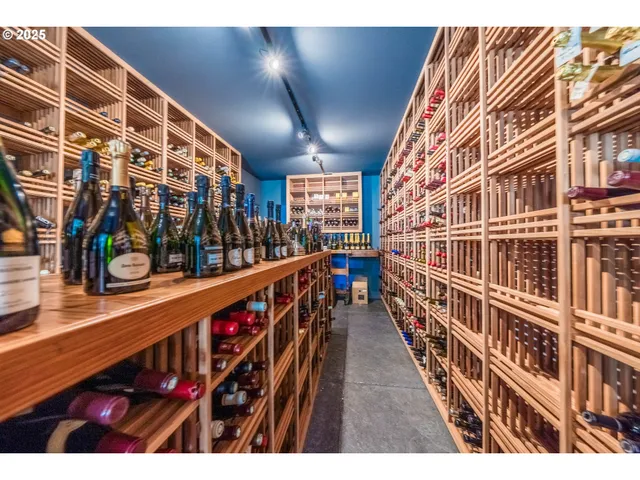 $1,350,000 | 1004 Southwest 10th Place, Lincoln City, OR 97367