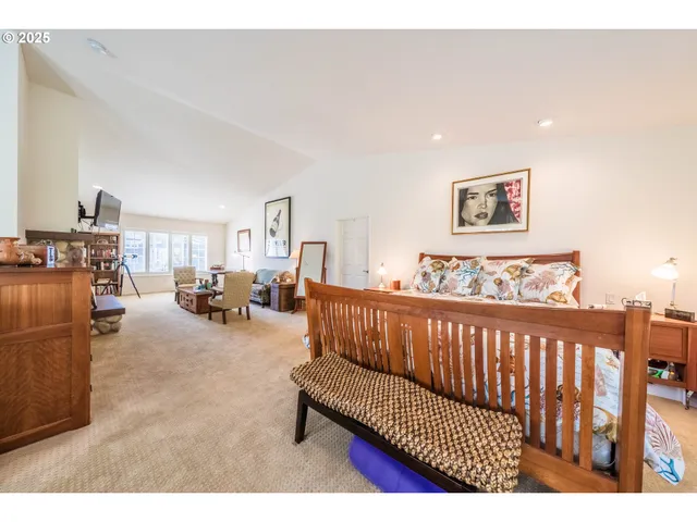 $1,350,000 | 1004 Southwest 10th Place, Lincoln City, OR 97367