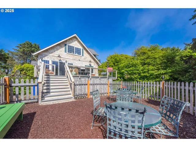 $1,350,000 | 1004 Southwest 10th Place, Lincoln City, OR 97367