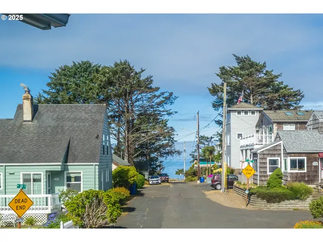 $1,350,000 | 1004 Southwest 10th Place, Lincoln City, OR 97367