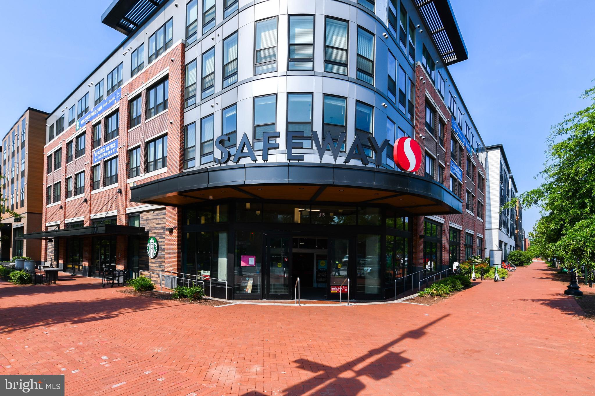 1432 C Street Southeast Washington, DC 20003 - Photo 48 of 48 a view of a building with traffic signal lights