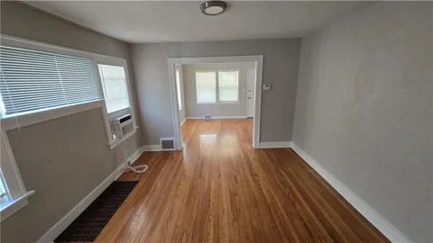 $150,000 | 402 Van Brunt Boulevard, Kansas City, MO 64124