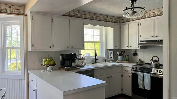 $597,900 | 12103 Ernst Road, Roanoke, IN 46783