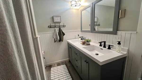 $597,900 | 12103 Ernst Road, Roanoke, IN 46783