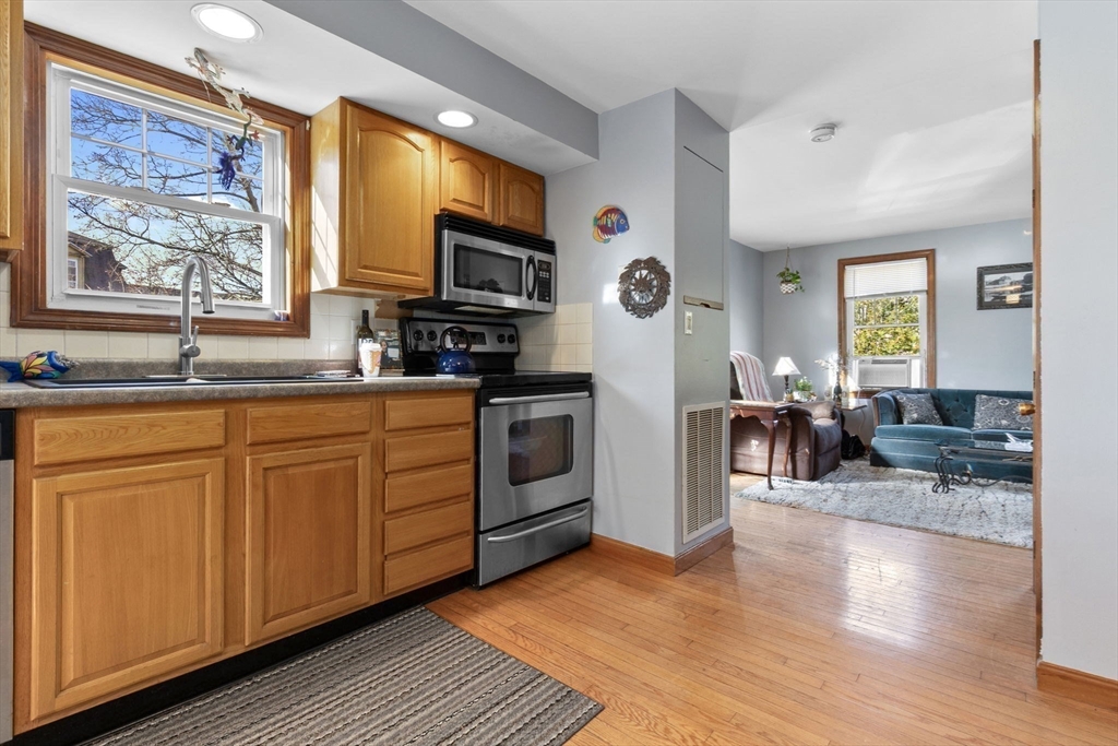 7 Lothrop Street Beverly, MA 01915 - Photo 6 of 41