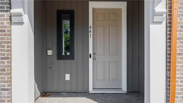 a view of livingroom with furniture