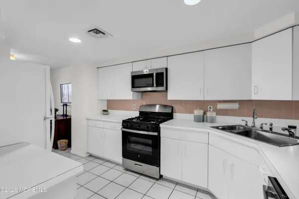 $635,000 | 422 Ocean Boulevard North, Unit 2D, Long Branch, NJ 07740