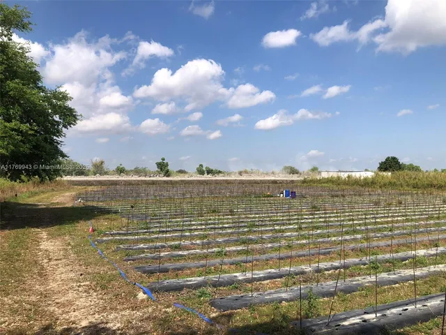 $900,000 | 19550 Southwest 207th Avenue, Miami, FL 33187