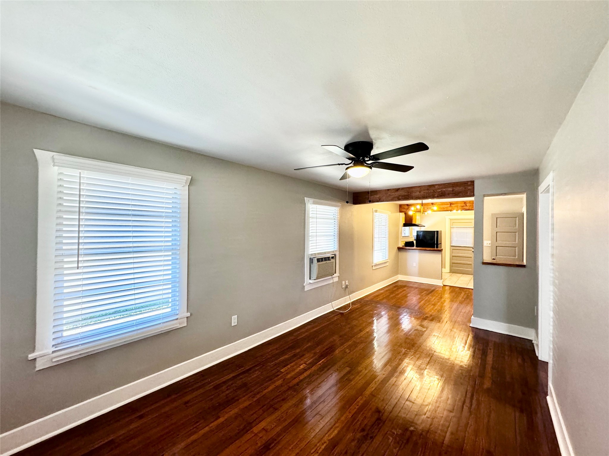 1018 Dunbar Street Houston, TX 77009 - Photo 8 of 30 Plenty of windows let in tons of natural light! Window unit has been removed, CENTRAL HVAC recently installed!
