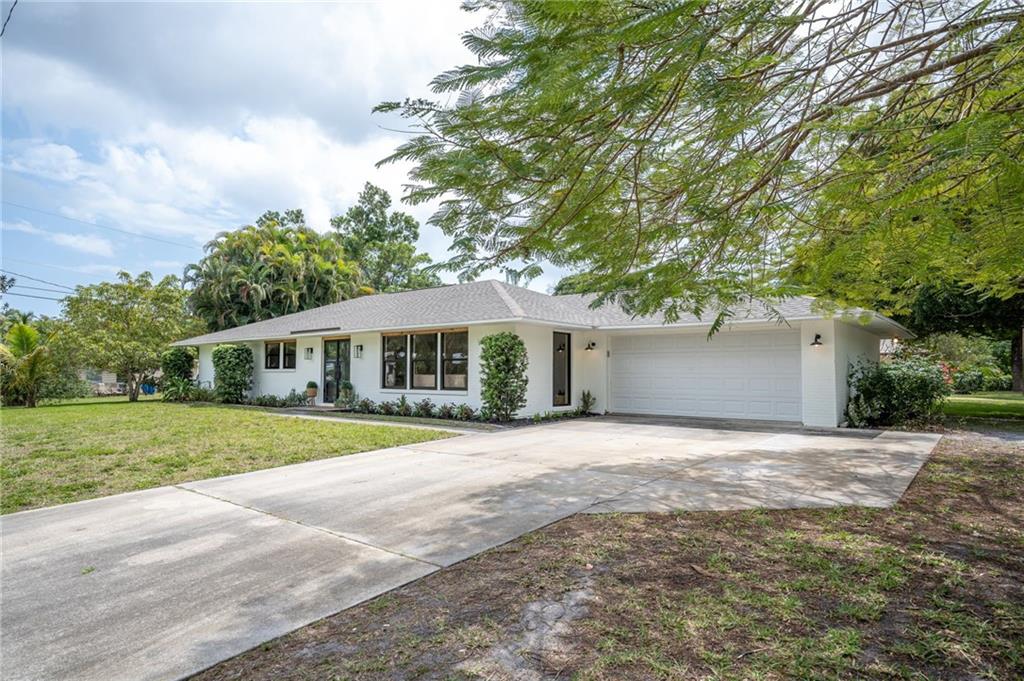 2575 15th Street Vero Beach, FL 32960 - Photo 35 of 36 a front view of a house with a yard and trees