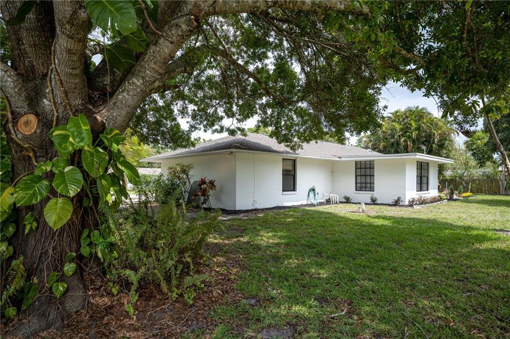 2575 15th Street Vero Beach, FL 32960 - Photo 36 of 36 a front view of house with yard and trees