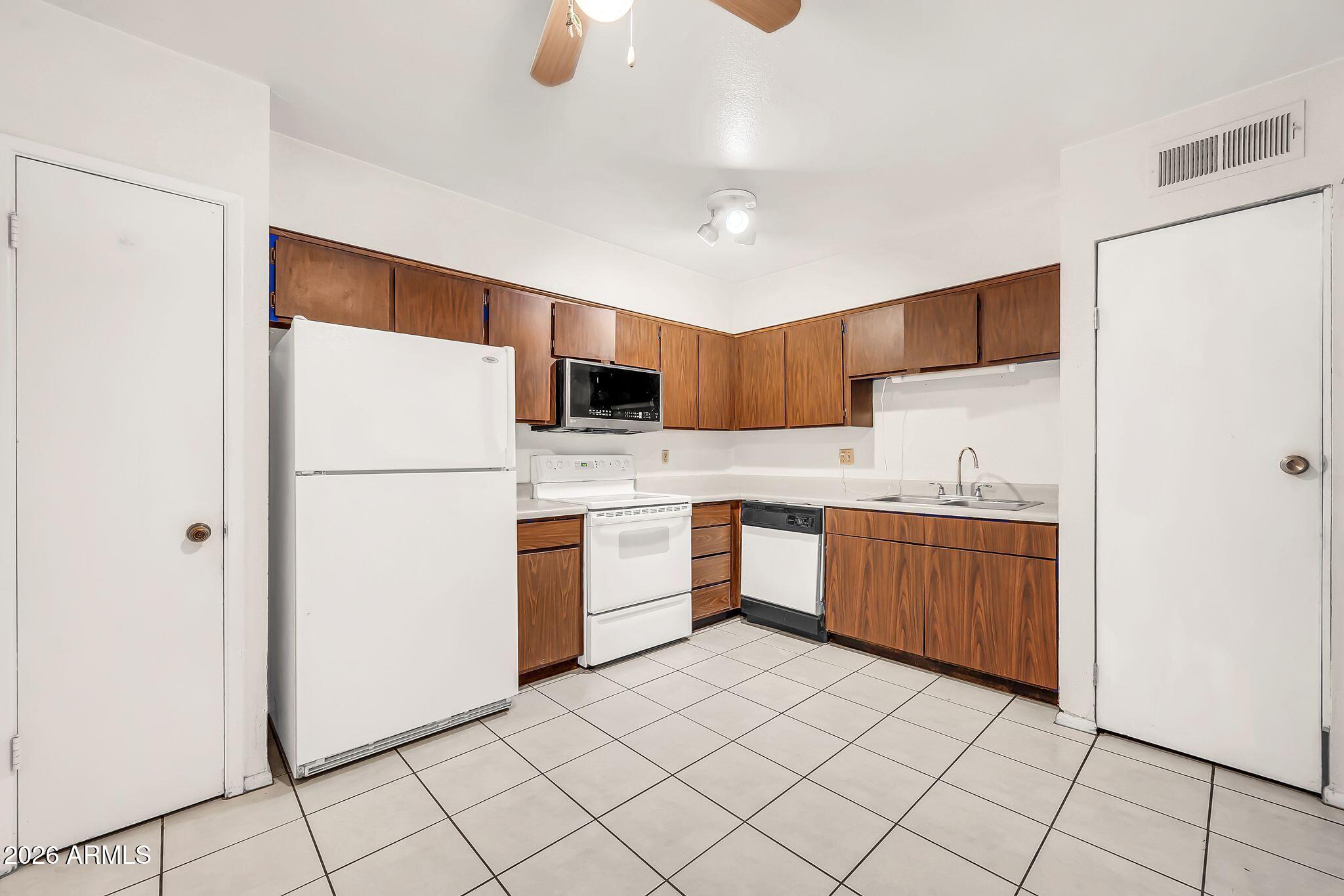 830 South Dobson Road, Unit 53 Mesa, AZ 85202 - Photo 8 of 25 Kitchen