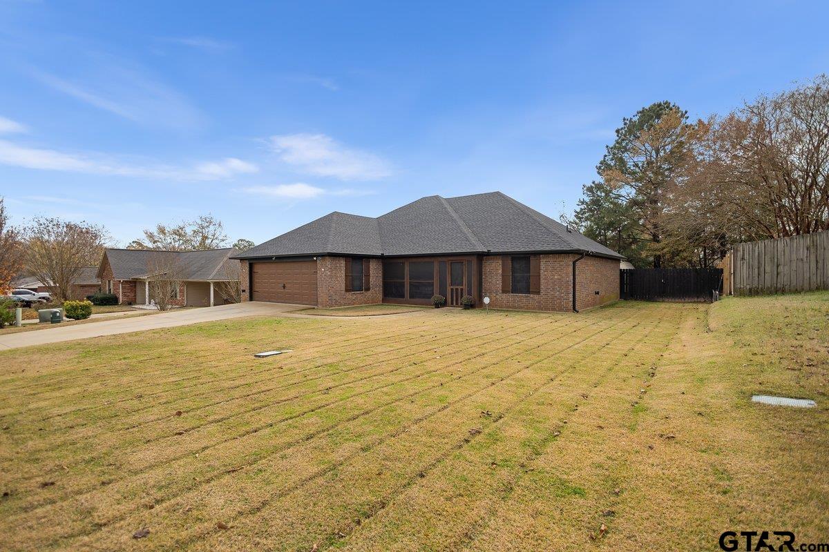 202 Spring Valley Queen City, TX 75572 - Photo 3 of 35