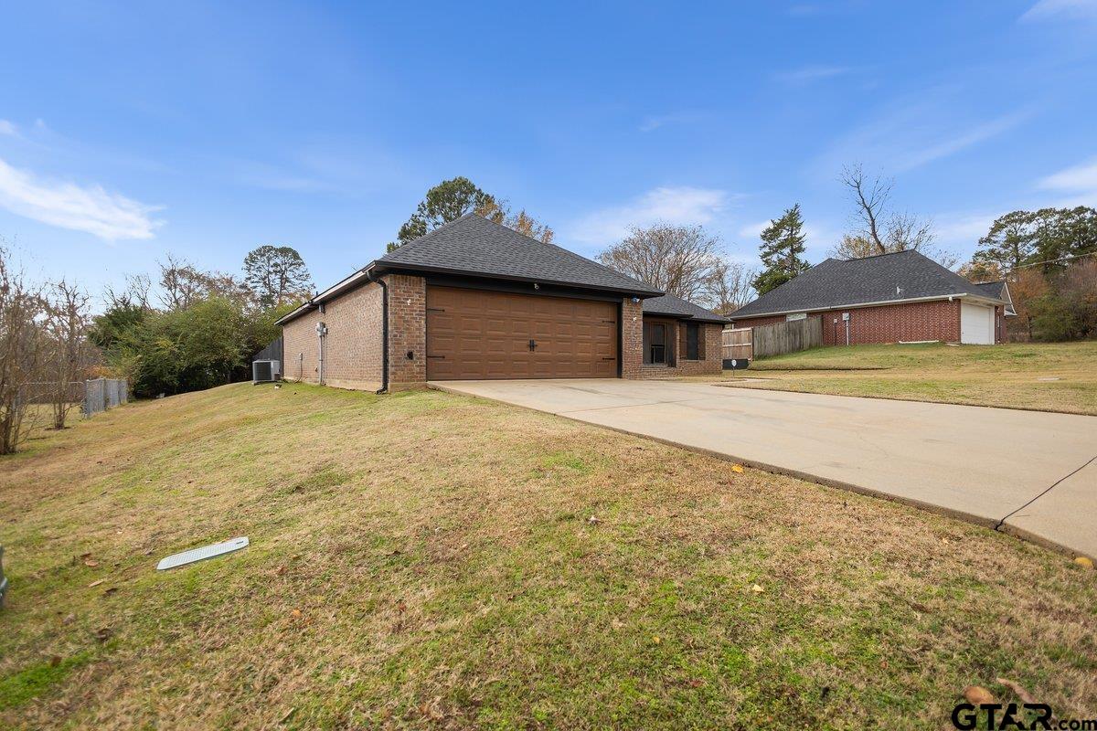 202 Spring Valley Queen City, TX 75572 - Photo 4 of 35