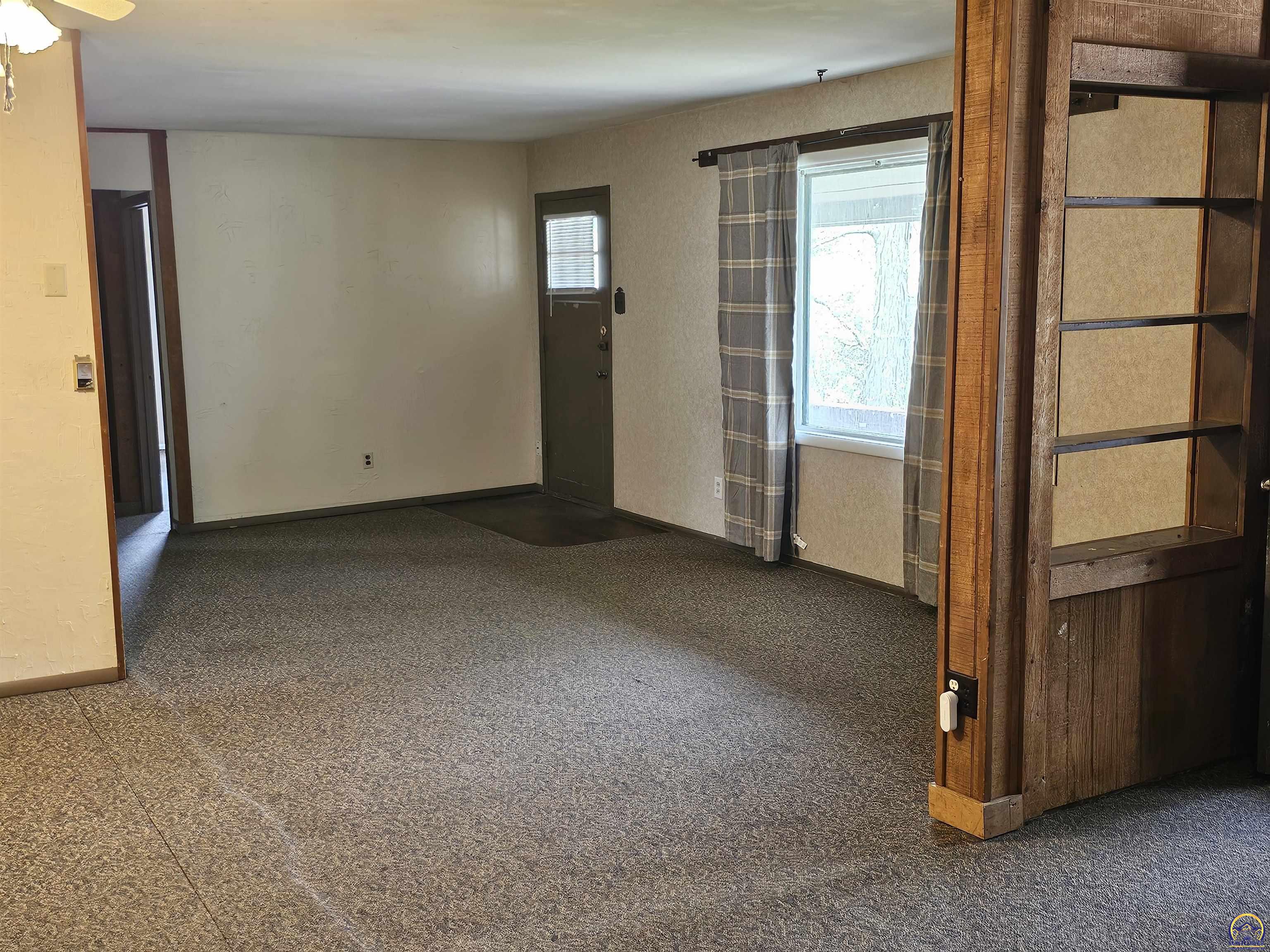 2124 Southwest Morningside Road Topeka, KS 66614 - Photo 4 of 15