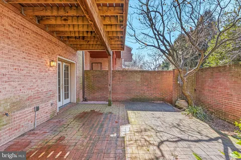 $1,100,000 | 2344 South Queen Street, Arlington, VA 22202