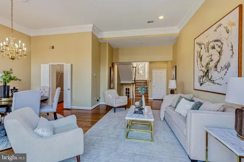 $1,100,000 | 2344 South Queen Street, Arlington, VA 22202
