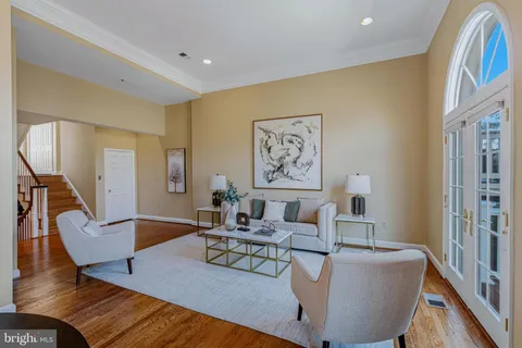 $1,100,000 | 2344 South Queen Street, Arlington, VA 22202