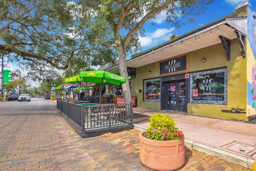 1008 East Robinson Street Orlando, FL 32801 - Photo 25 of 40 a view of a street with sitting area
