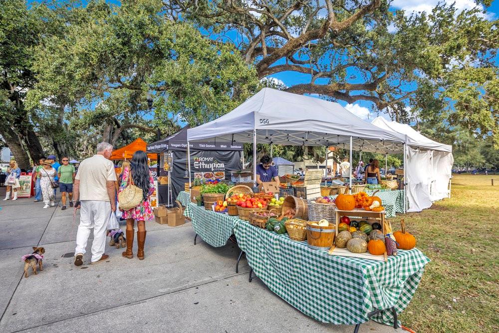 1008 East Robinson Street Orlando, FL 32801 - Photo 35 of 40 an outdoor space with seating