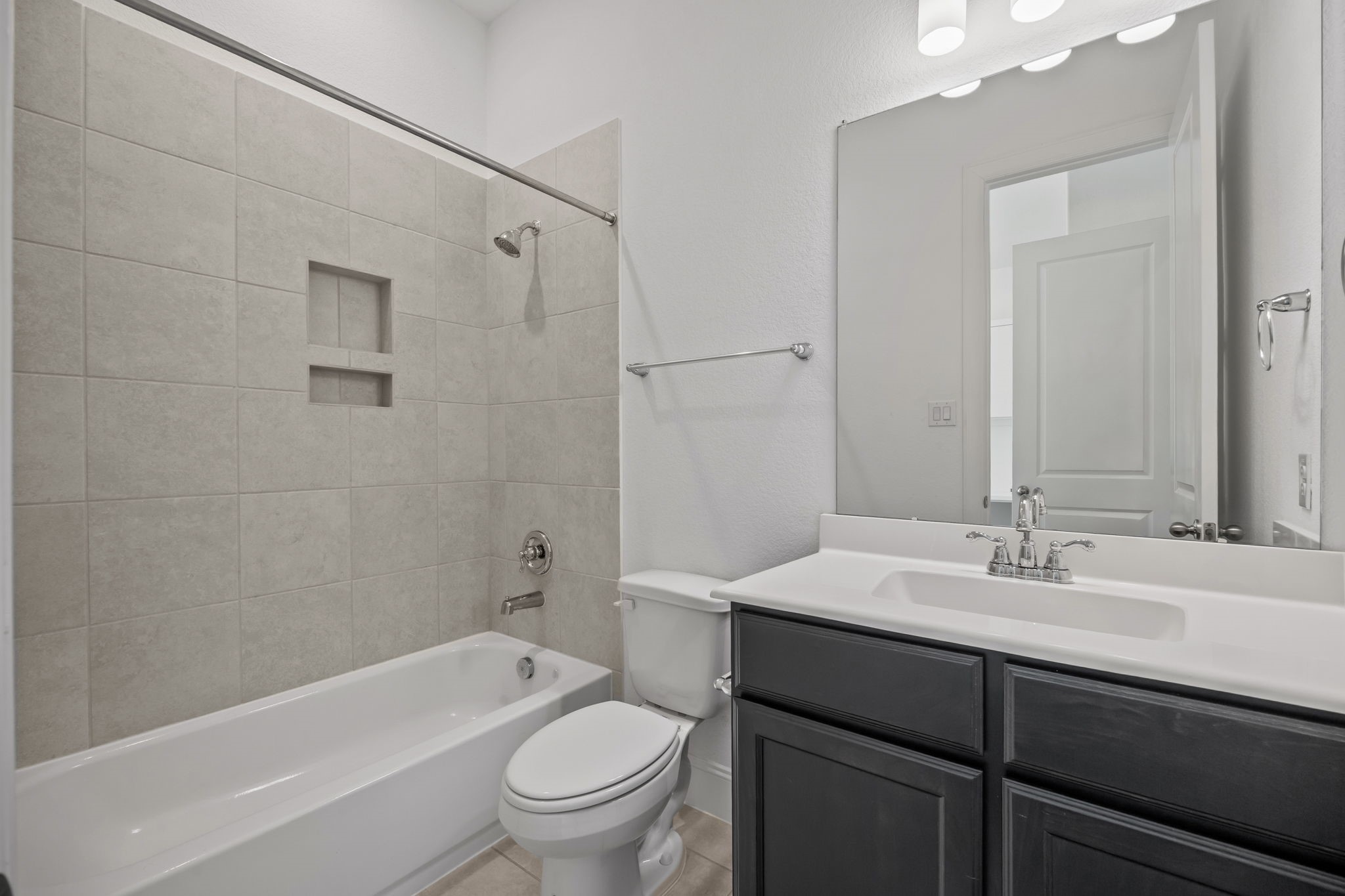 4611 Bernard Drive Manvel, TX 77583 - Photo 31 of 50 Bedroom 4 has a private full bathroom