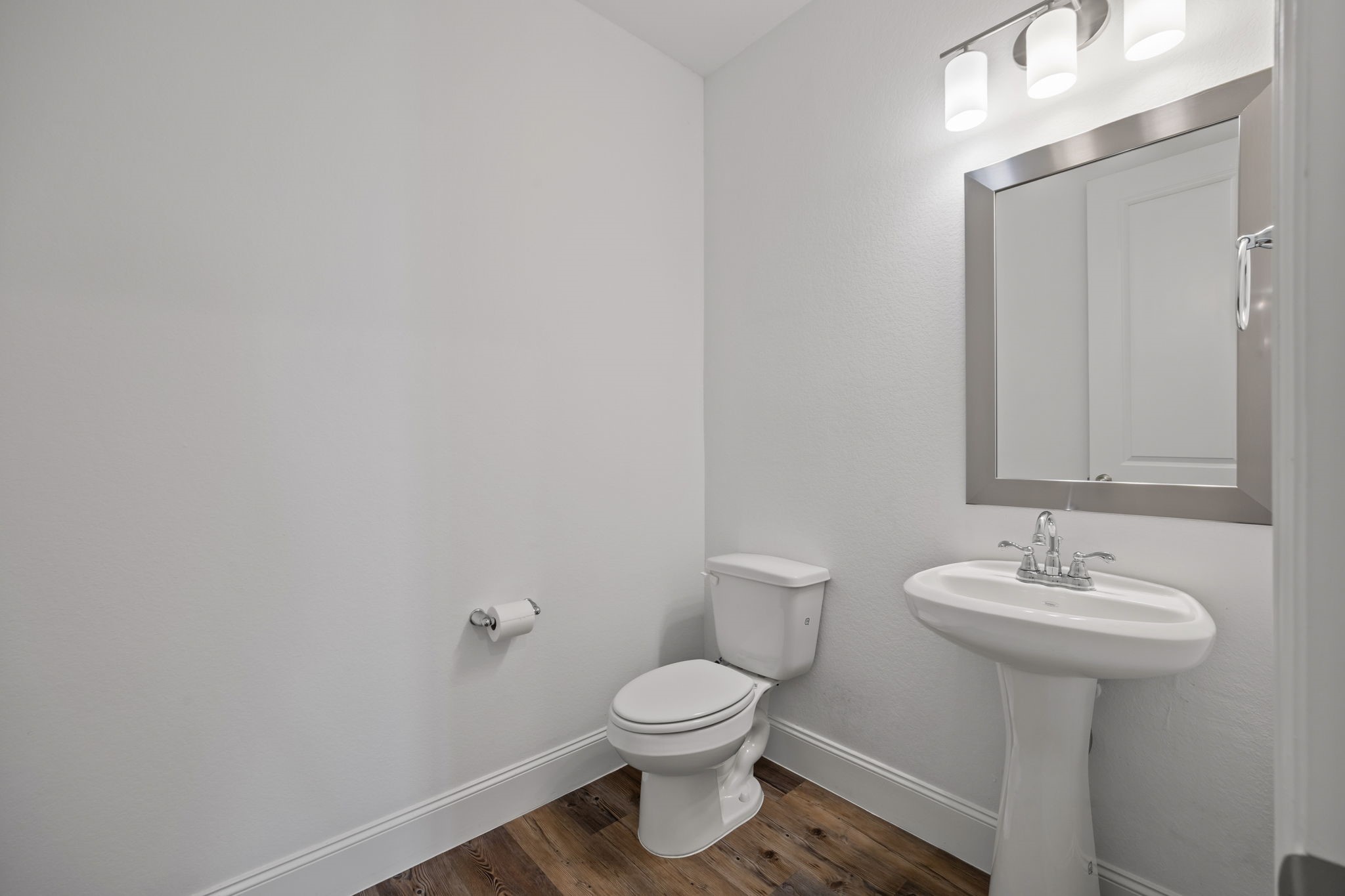 4611 Bernard Drive Manvel, TX 77583 - Photo 33 of 50 Half Bath (1st floor)