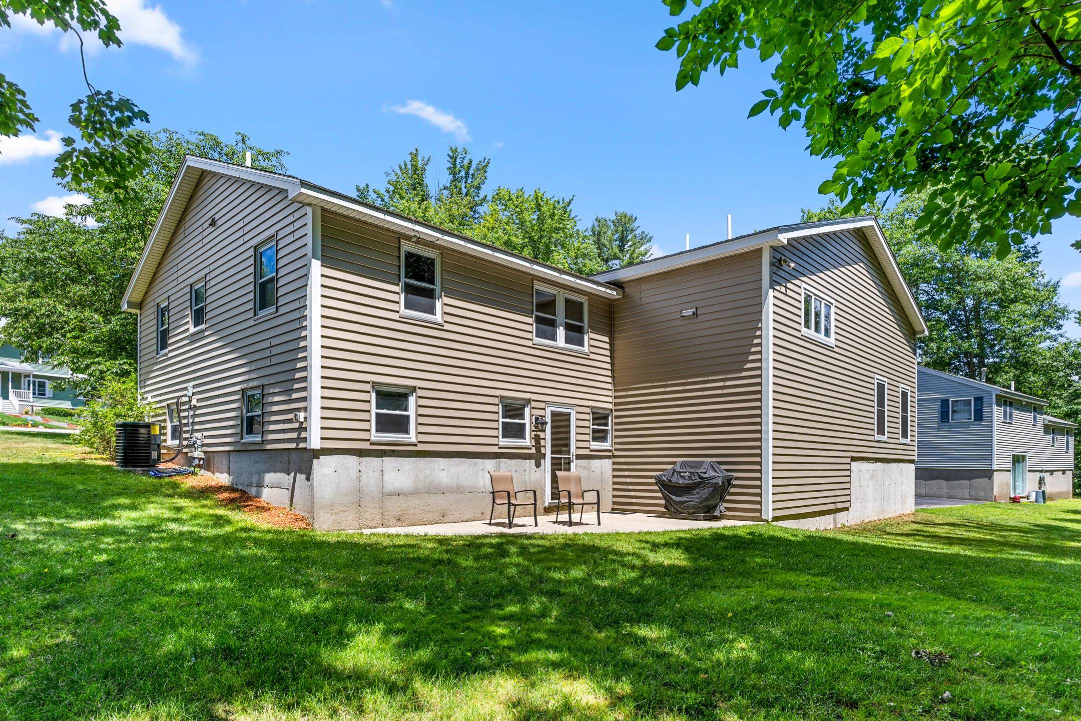 17 Wethersfield Road Nashua, NH 03062 - Photo 32 of 36