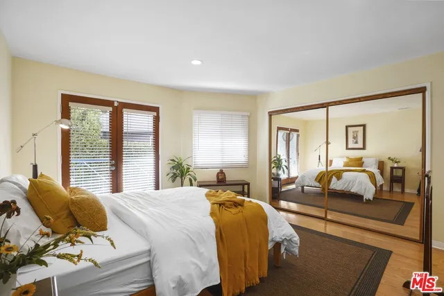 a view of hallway with washer and dryer